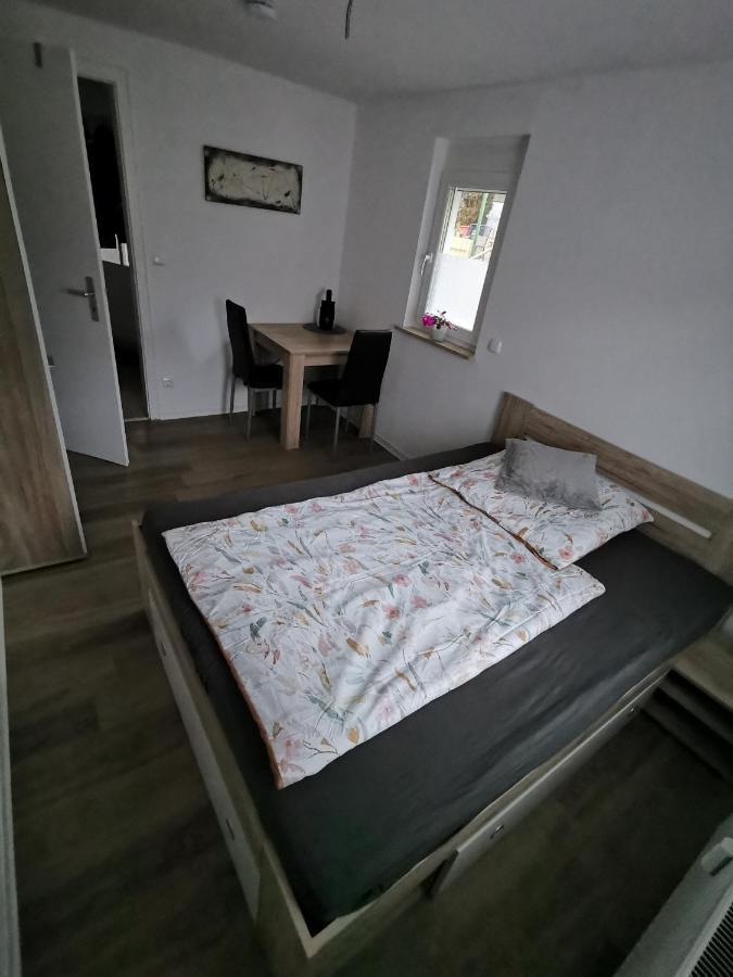 Privates Zimmer In Ruhiger Lage Heidenheim-Steinheim Am Albuch Exterior foto