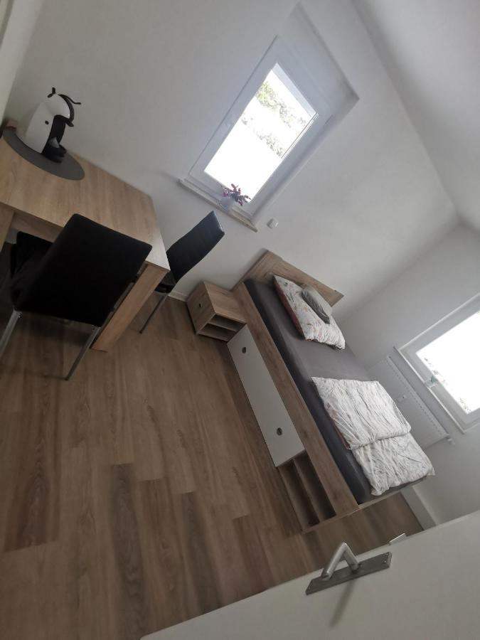 Privates Zimmer In Ruhiger Lage Heidenheim-Steinheim Am Albuch Exterior foto